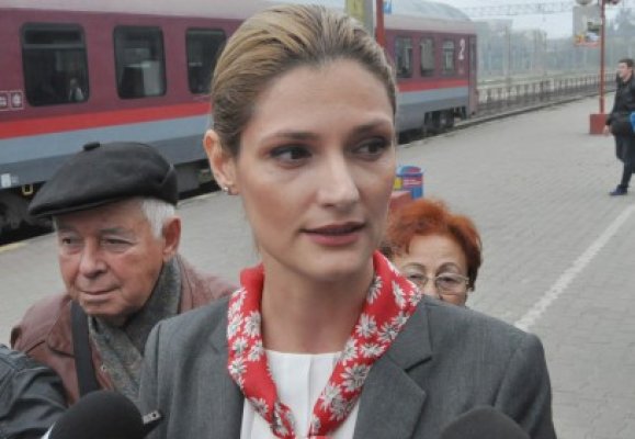 Cum răspunde Mănescu la întrebarea dacă îşi reproşează ceva în legătură cu accidentul aviatic din Apuseni